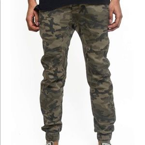 Kuwallatee camo joggers (men)
